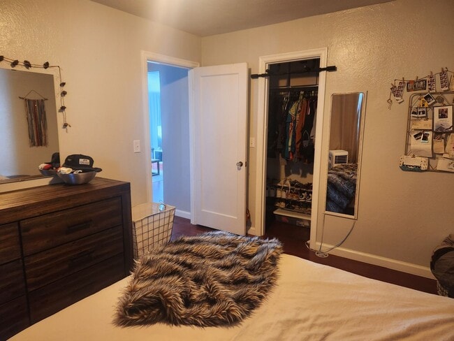 Photo - Spacious Lower Level Unit In Beautiful Manette