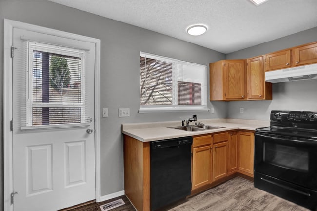 Photo - 2532 Plumtree Grove