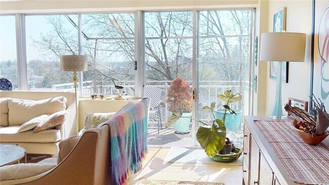 Photo - 1400 East Ave