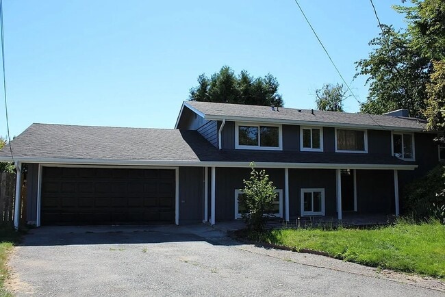 Completely renovated 4 bedroom in Kent! - Completely renovated 4 bedroom in Kent! House
