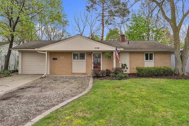 Photo - 1114 N Maple Rd
