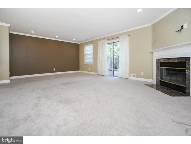 Photo - 102 Hazelwood Ln