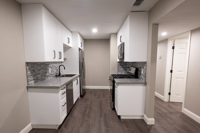 Photo - 323 Montrose Dr Unit A
