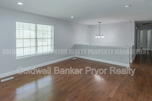 Photo - 313 Maple Way