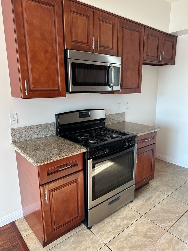 Photo - 6906-6908 Vesper Ave