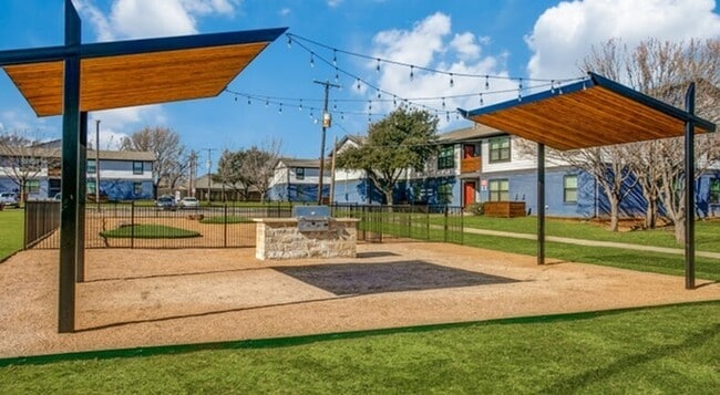 Picnic & Grill Area - The Ruston