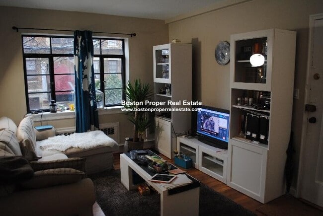 Building Photo - 69 Strathmore Rd Unit 2