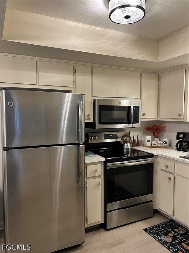 Photo - 919 SE 14th St