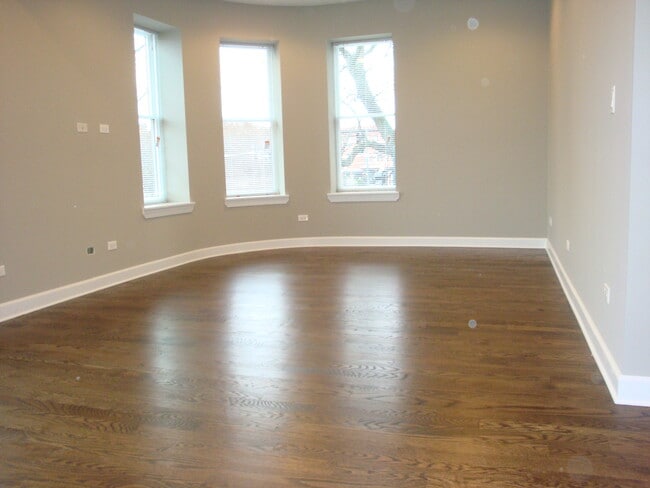 Building Photo - 2800 W Logan Blvd Unit 2