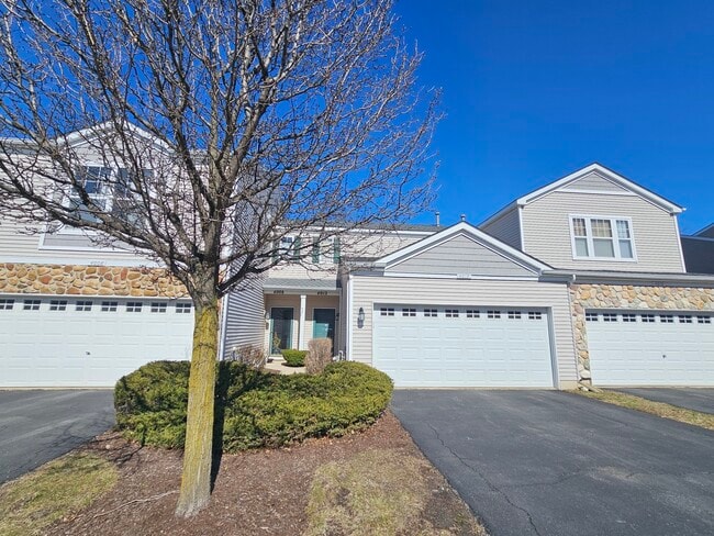 Building Photo - 4012 Blackstone Dr