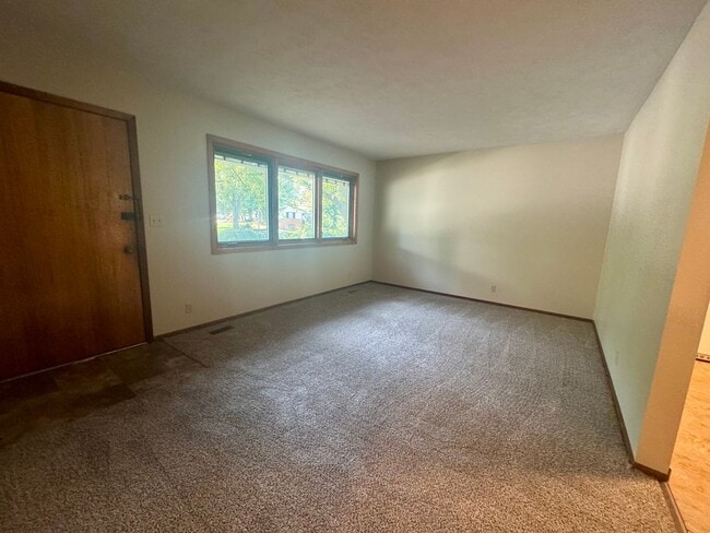 Photo - 3 bedroom, 2 bath in NE Lincoln