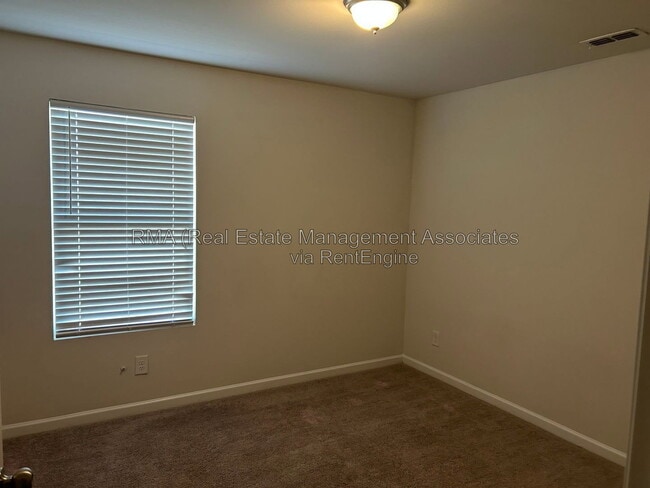 Photo - 141 Dogwood Ln