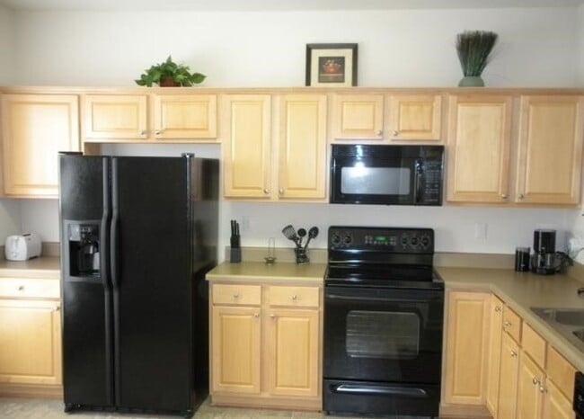 Photo - Spacious 3 bed Townhome close to new Apple campus and Panther Creek High School