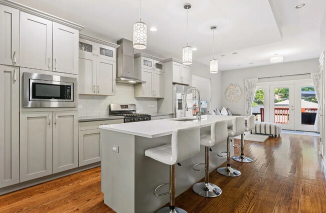 Photo - 544 E 46th Pl House