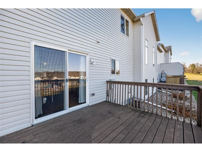 Photo - 740 Baylee Pl SW