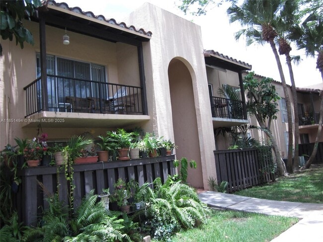 Building Photo - 10810 N Kendall Dr Unit Q-18 Rental