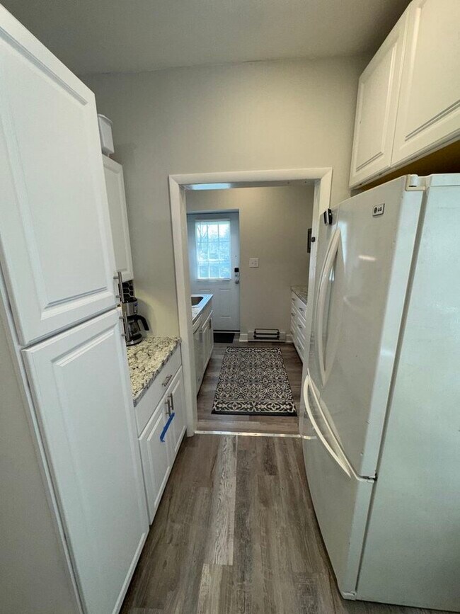 Kitchen - 130 E Wayne Ave Unit 1