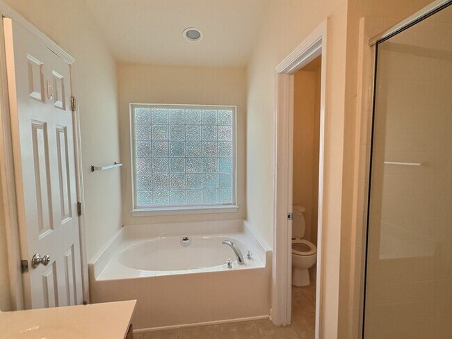 Photo - 2710 Wyntercrest Ln