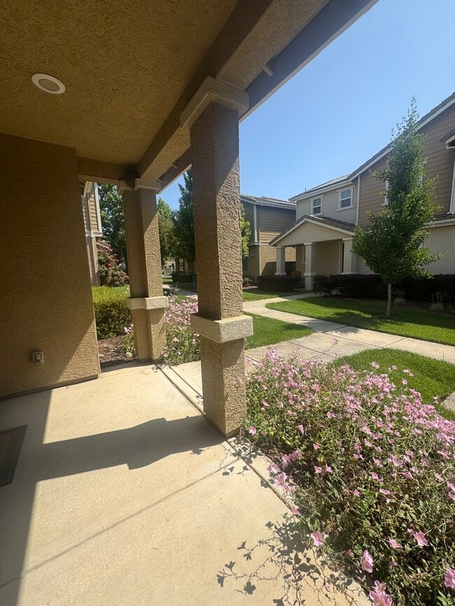 Photo - 72 Crystalwood Cir