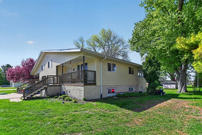 Photo - 7827 Clinton Rd