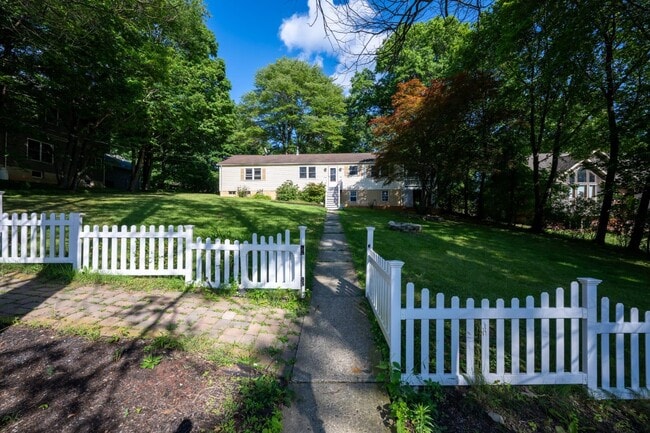 Building Photo - 468 Hillside Rd Rental
