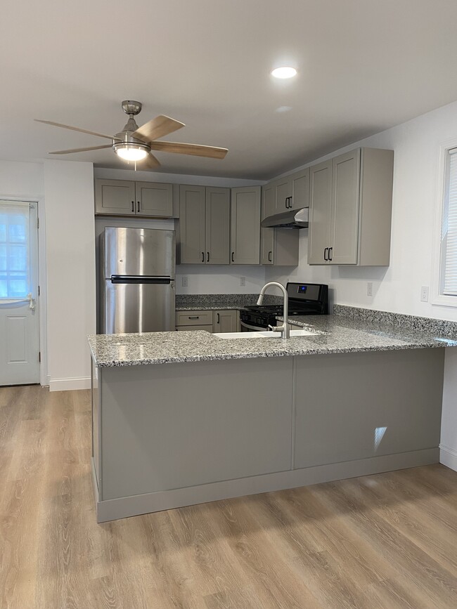 Building Photo - 100 Fisher St Unit First Floor