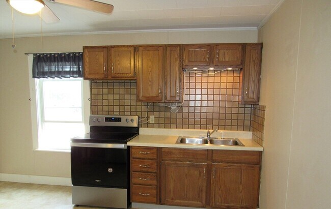 Building Photo - 12 Lindell Ave Unit 2 Rental