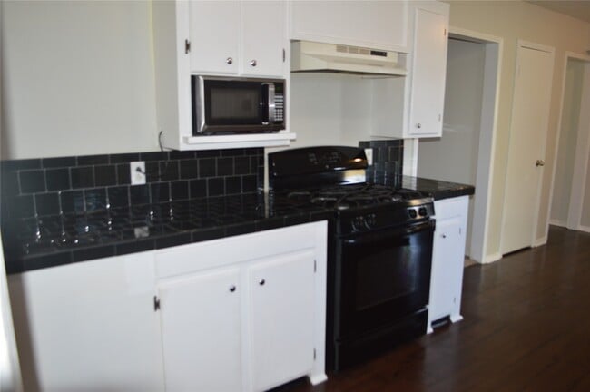 Photo - 532 Hollyhock st