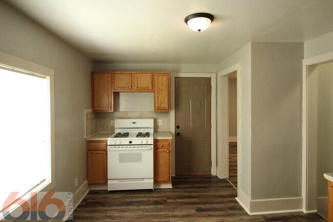 Photo - 817 Douglas St NW Unit 1