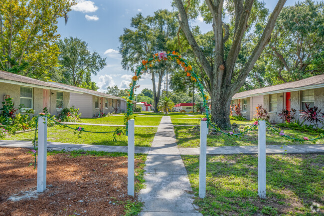 Building Photo - Lexington Court Rental