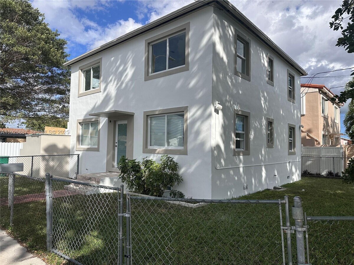 Photo - 1703 NW 34th Ave Unit 2