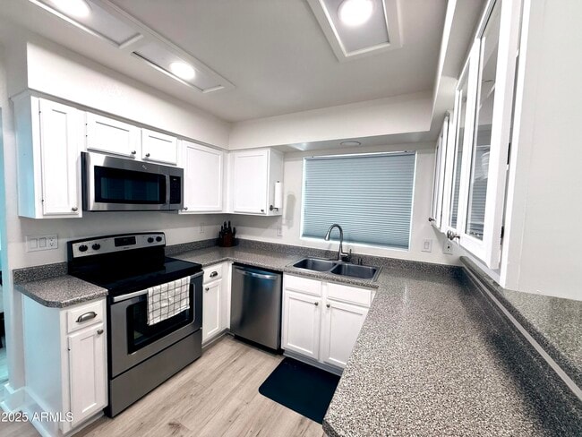 Building Photo - 12226 S 45th St Rental