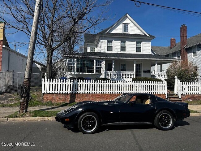 Building Photo - 608 Park Pl Ave