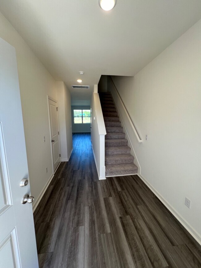 Photo - 604 Scarlett Maple St