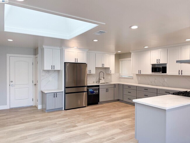 Photo - 2071 Seacliff Dr