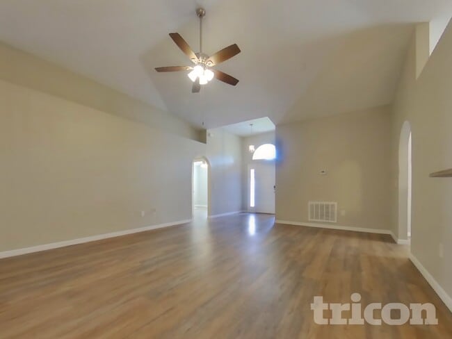 Photo - 864 Vanderbilt Dr