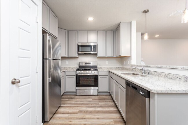 Building Photo - Brand New Townhome 3/2.5