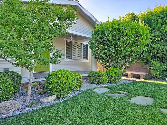 3819 S Van Ness Ave