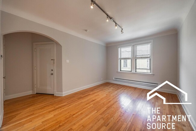 Photo - 2319 N Rockwell St Unidad B2