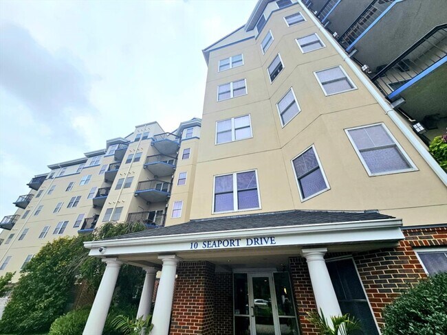 Building Photo - 10 Seaport Dr Unit 2111