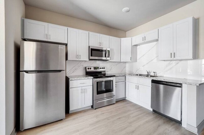 Kitchen - Sugar Pine Apartments