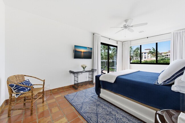 Photo - 264 Everglade Ave