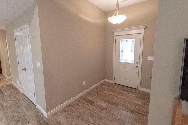 Photo - 1113 W Old Plank Rd