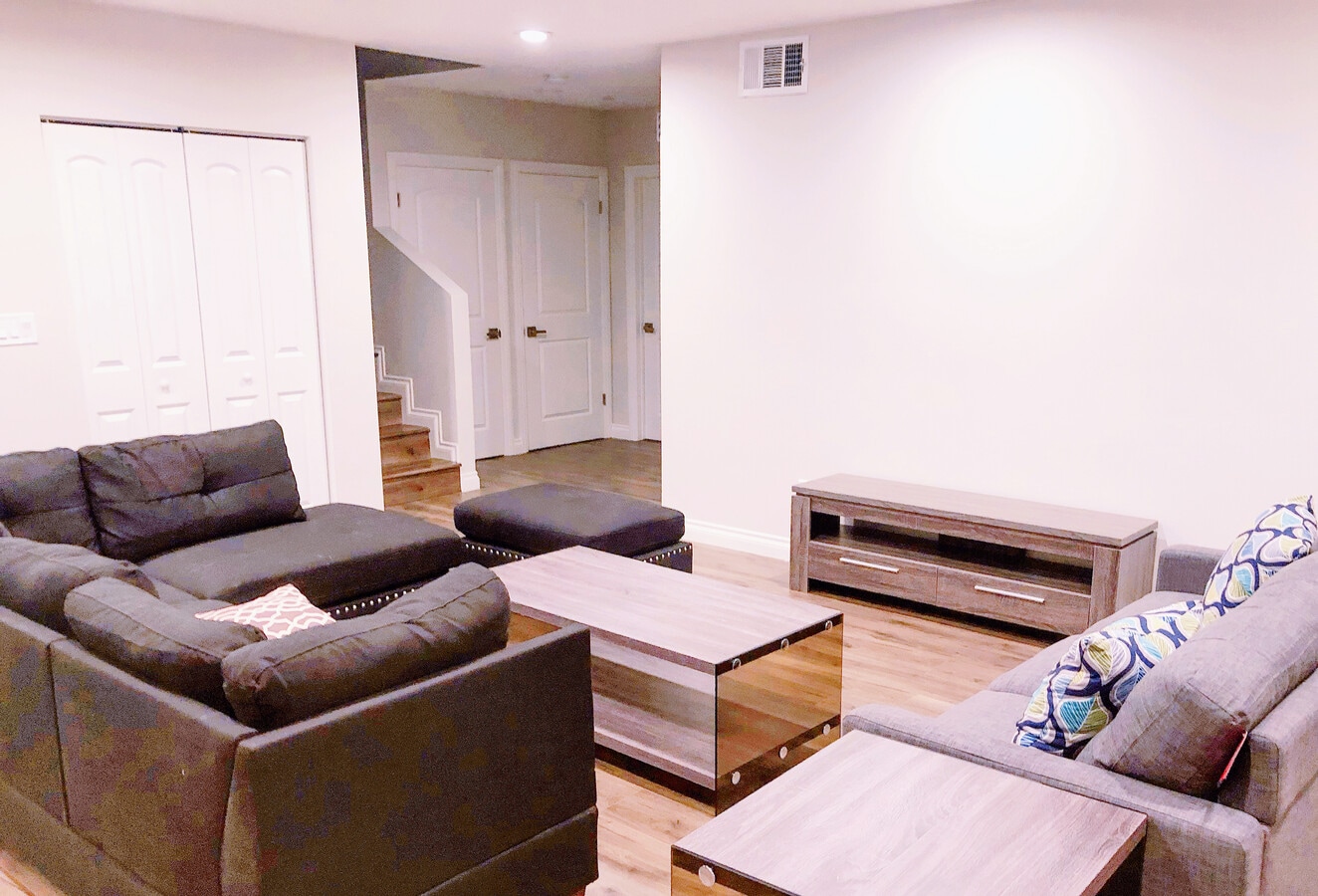 Photo - 1340 W 37th St