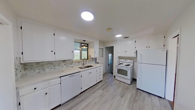 Photo - 2985 Reed St