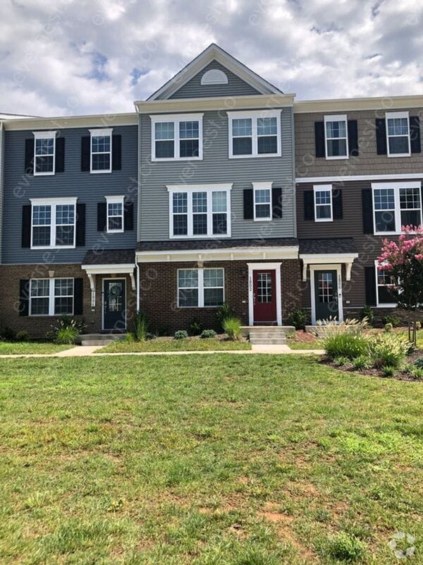 Building Photo - 1802 Sag Harbor Ln Rental