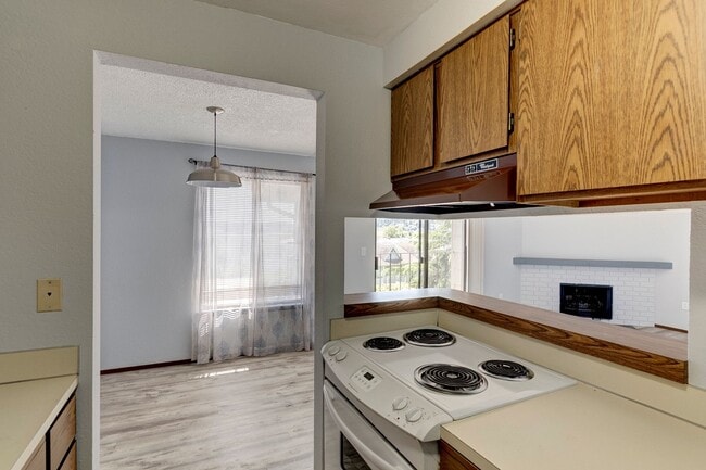 Photo - Charming 2-Bedroom Condo with Balcony – Prime Location!