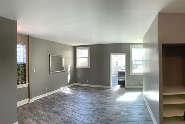 Photo - 613 York St Unit 613B