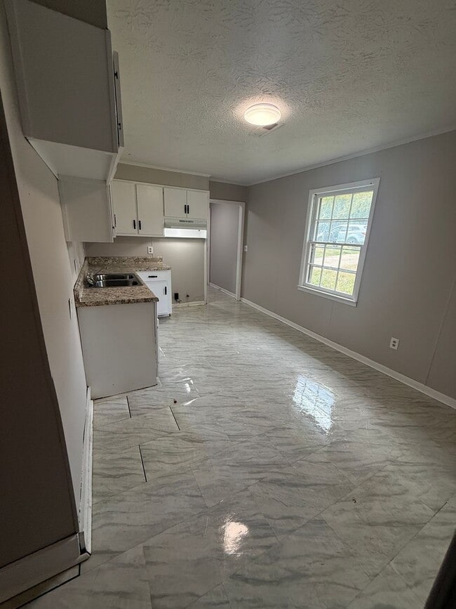 Photo - 11 Glenda Dr Unit Apt B