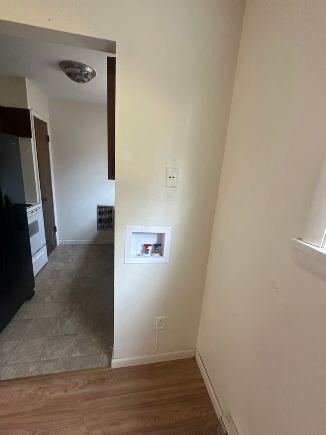 Recently added washer and dryer hookups! - 327 M St Unit 4